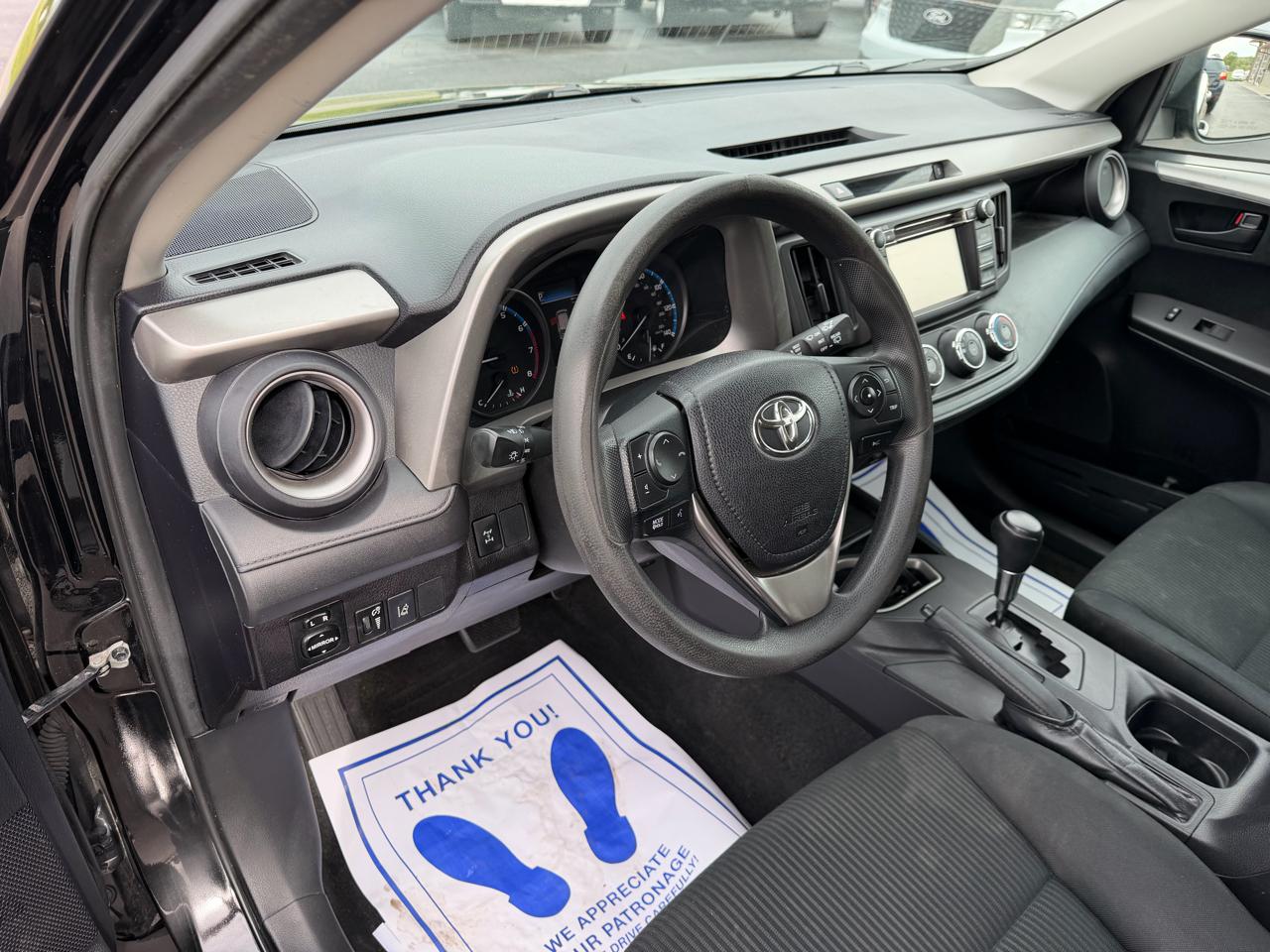 Toyota RAV4 LE AWD (Natl) 2017
