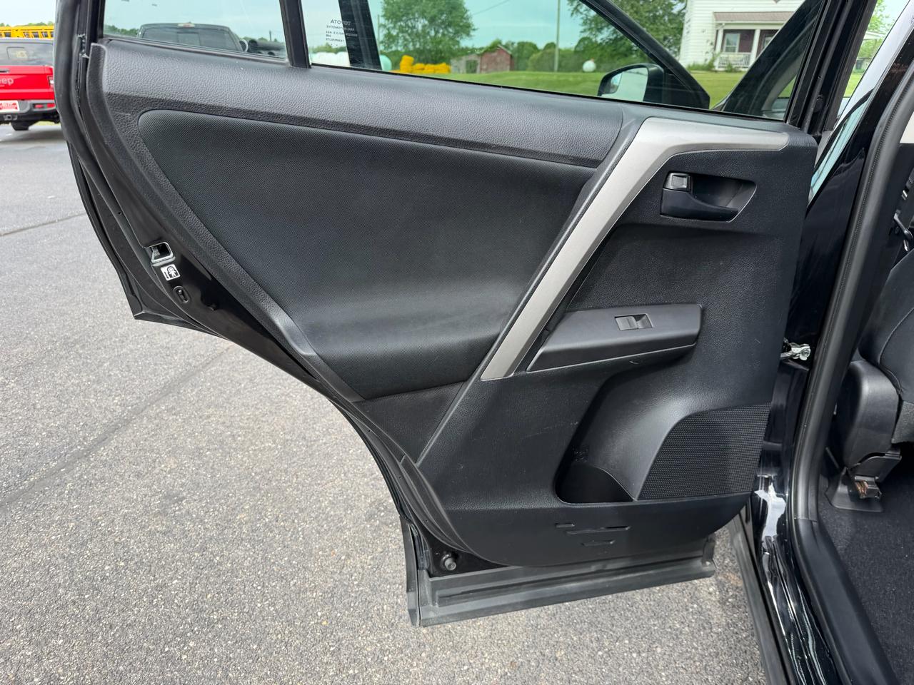 Toyota RAV4 LE AWD (Natl) 2017