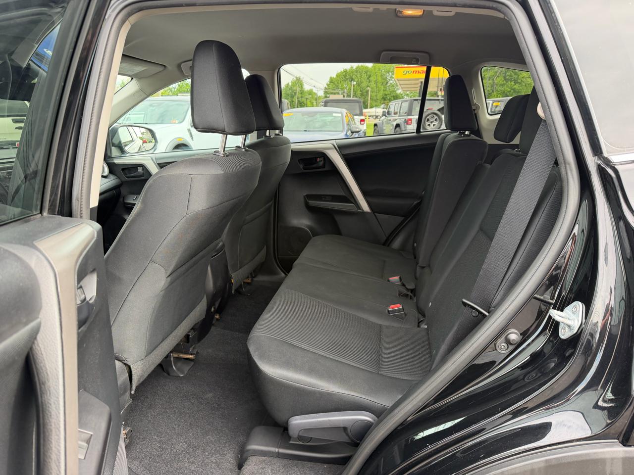 Toyota RAV4 LE AWD (Natl) 2017