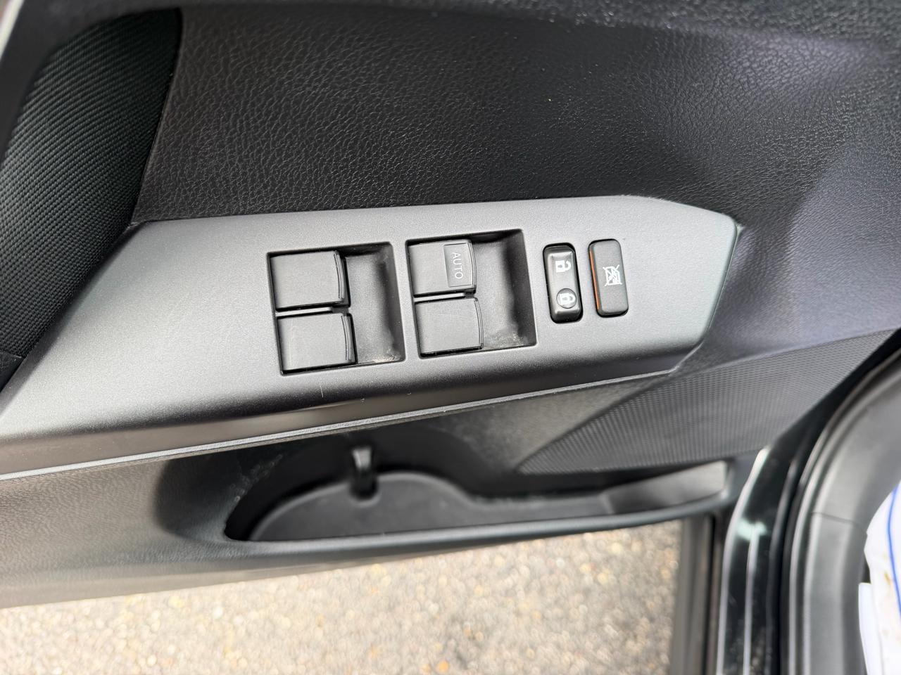 Toyota RAV4 LE AWD (Natl) 2017