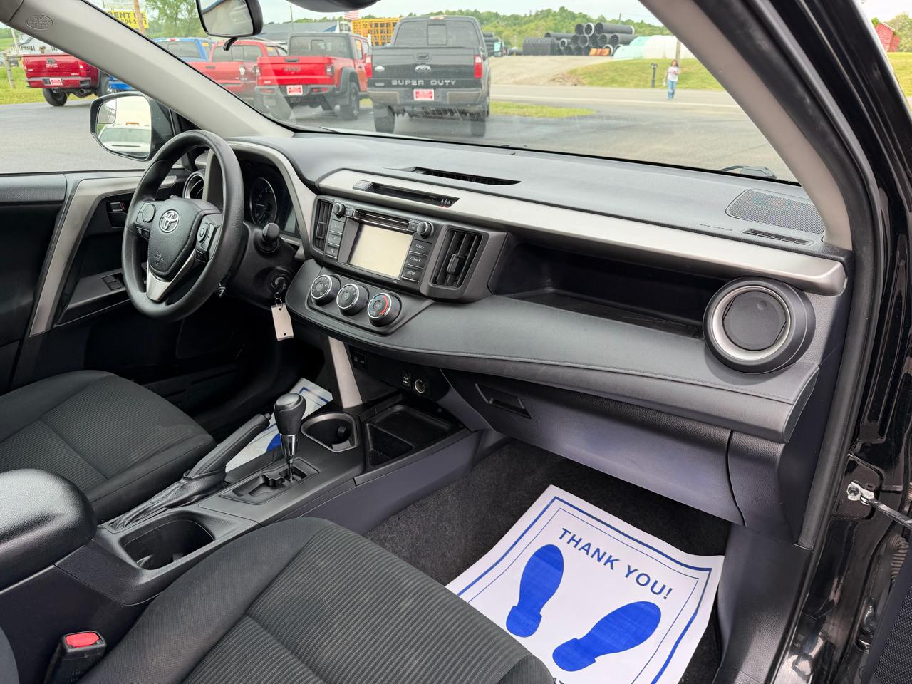 Toyota RAV4 LE AWD (Natl) 2017