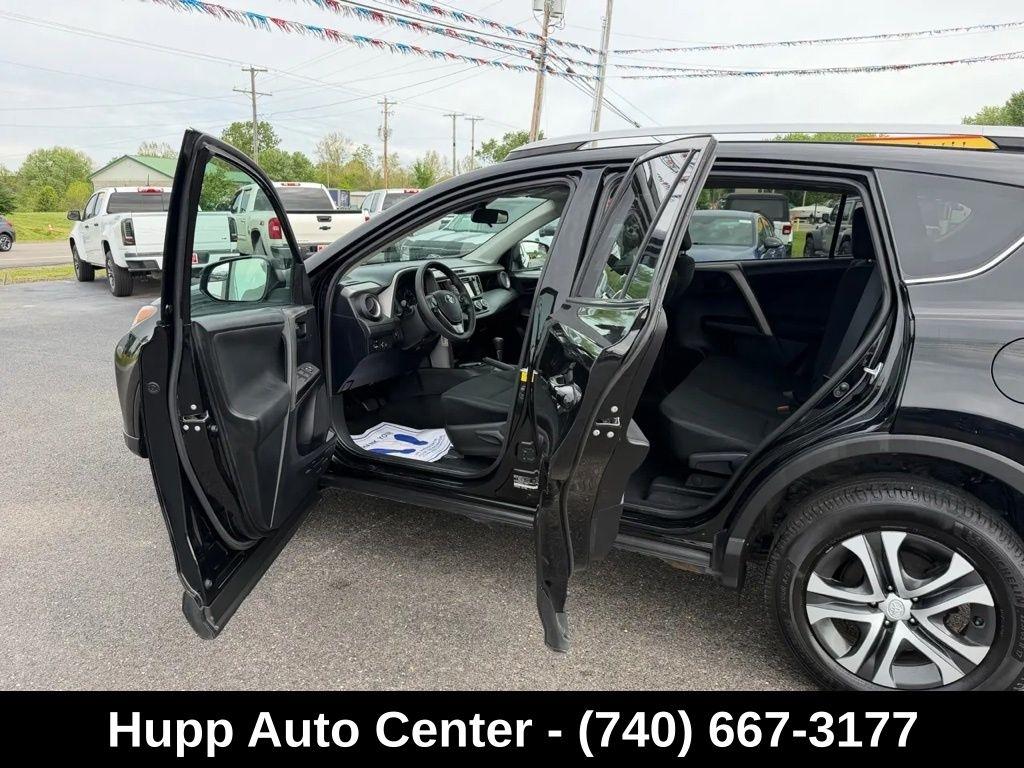 Toyota RAV4 LE AWD (Natl) 2017