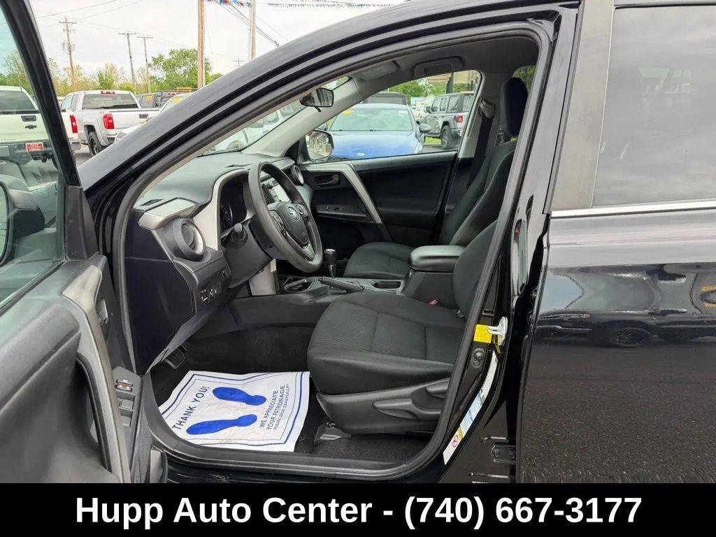 Toyota RAV4 LE AWD (Natl) 2017