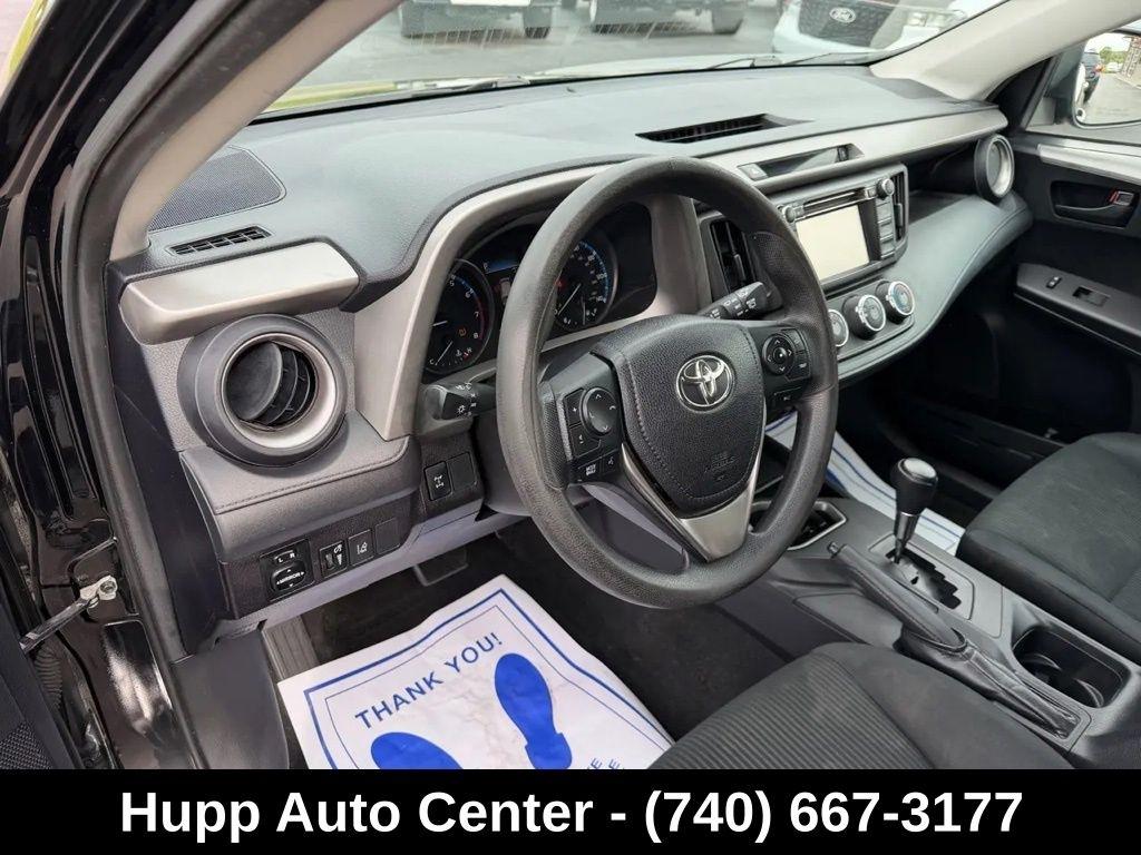 Toyota RAV4 LE AWD (Natl) 2017