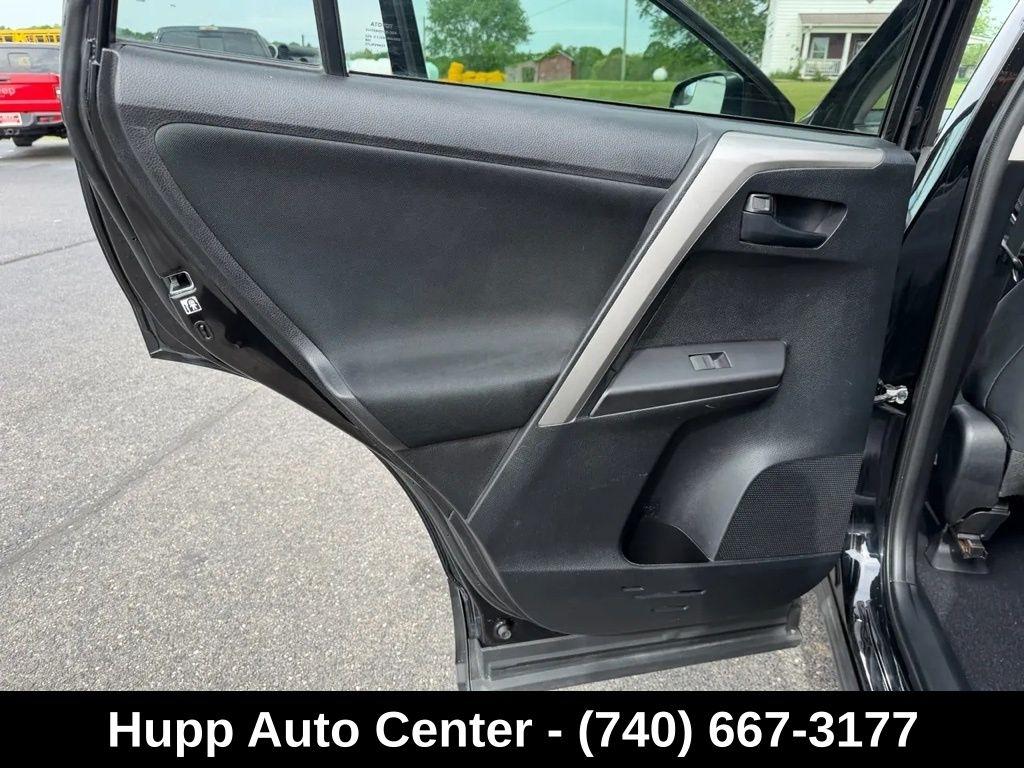Toyota RAV4 LE AWD (Natl) 2017