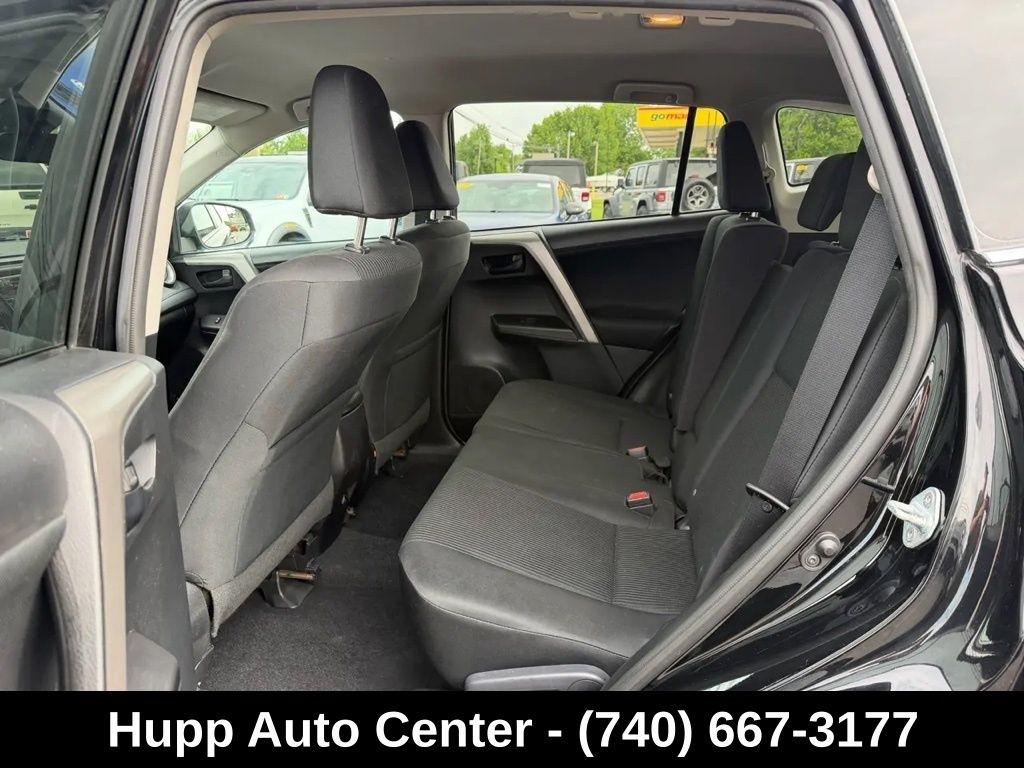 Toyota RAV4 LE AWD (Natl) 2017