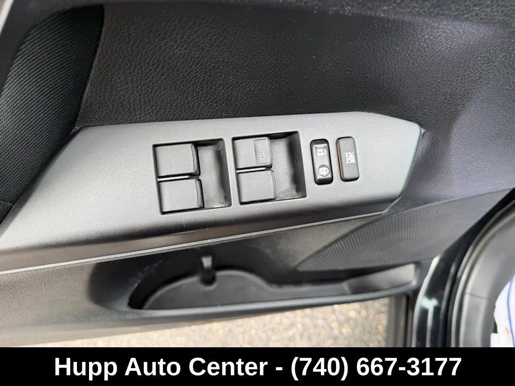 Toyota RAV4 LE AWD (Natl) 2017