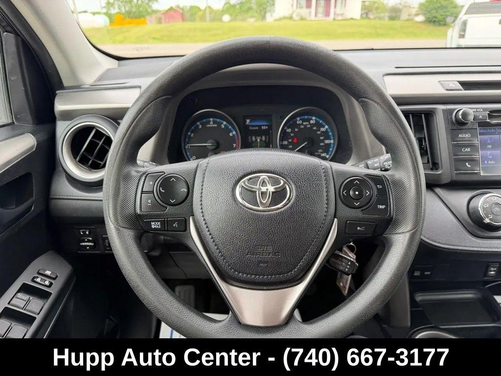 Toyota RAV4 LE AWD (Natl) 2017
