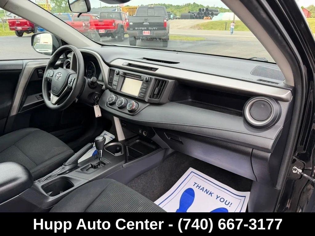 Toyota RAV4 LE AWD (Natl) 2017