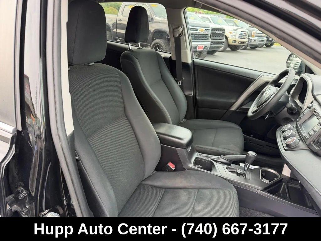 Toyota RAV4 LE AWD (Natl) 2017