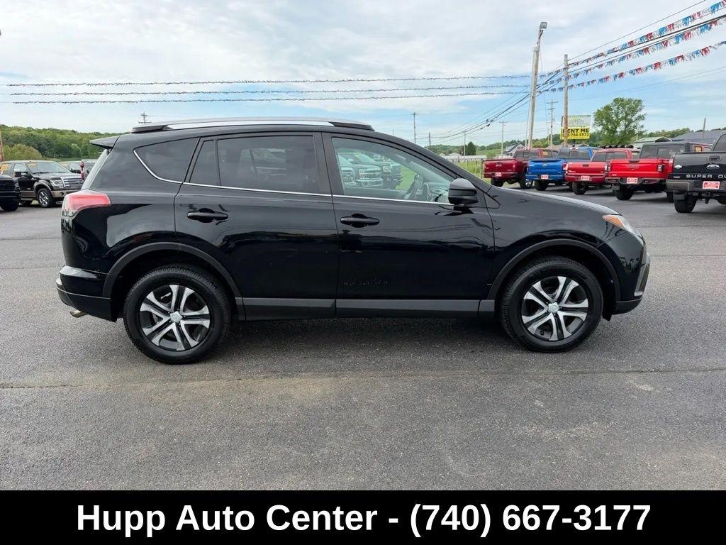 Toyota RAV4 LE AWD (Natl) 2017