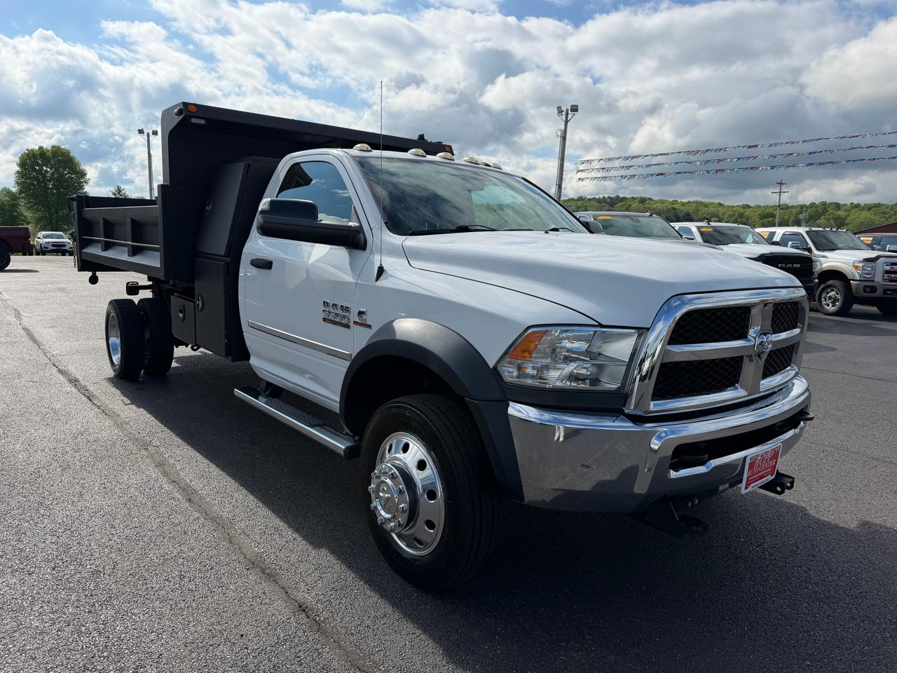 RAM 5500 Chassis Cab Tradesman 4x4 Reg Cab 108" CA 192.5" WB 2017