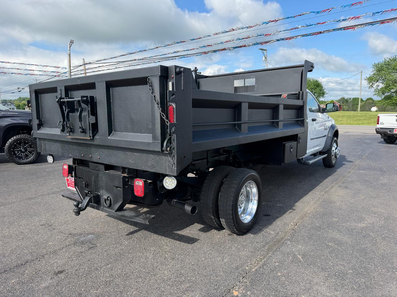 RAM 5500 Chassis Cab Tradesman 4x4 Reg Cab 108" CA 192.5" WB 2017