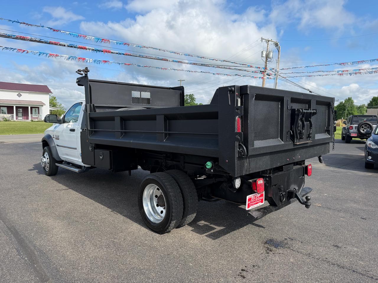 RAM 5500 Chassis Cab Tradesman 4x4 Reg Cab 108" CA 192.5" WB 2017