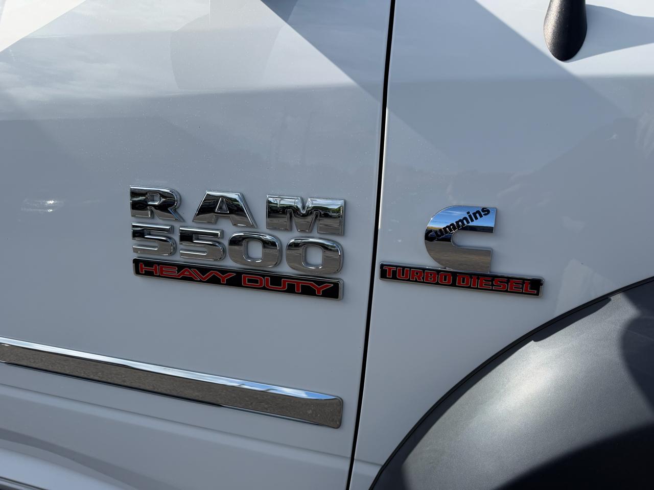 RAM 5500 Chassis Cab Tradesman 4x4 Reg Cab 108" CA 192.5" WB 2017