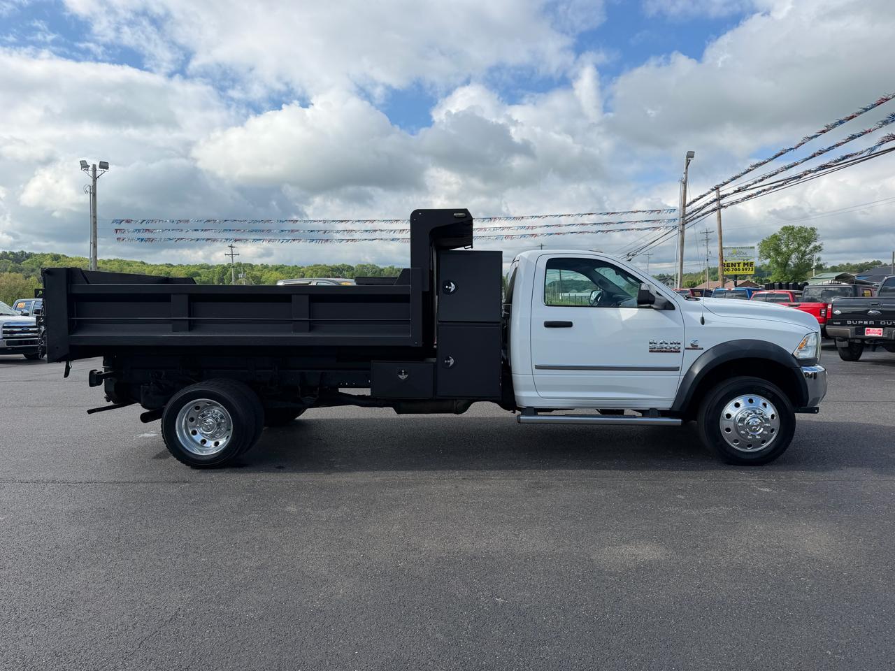 RAM 5500 Chassis Cab Tradesman 4x4 Reg Cab 108" CA 192.5" WB 2017