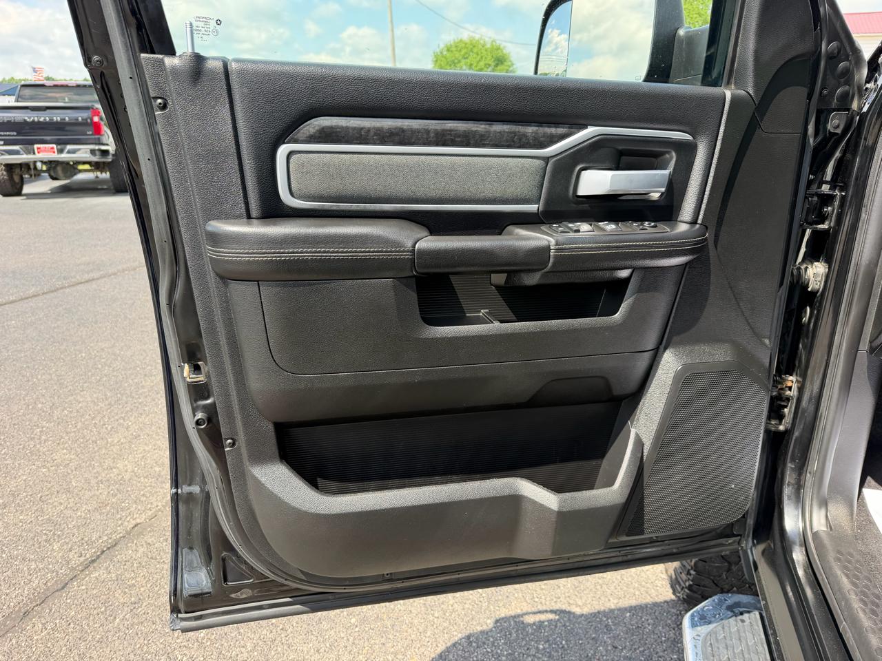 RAM 2500 Big Horn 4x4 Crew Cab 6'4" Box 2021