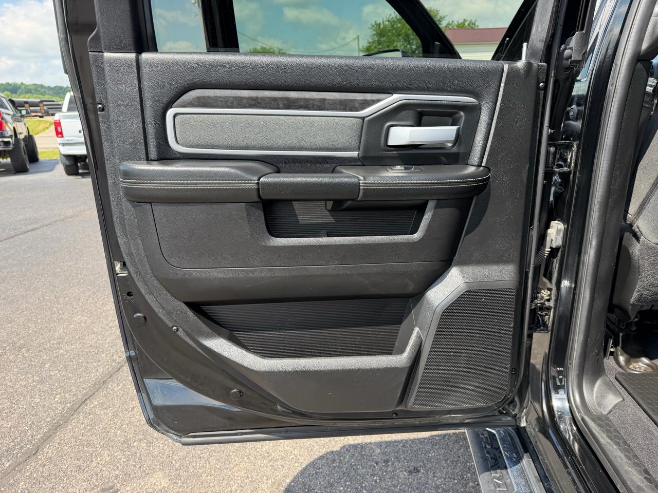 RAM 2500 Big Horn 4x4 Crew Cab 6'4" Box 2021