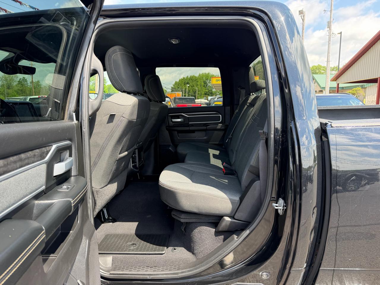 RAM 2500 Big Horn 4x4 Crew Cab 6'4" Box 2021