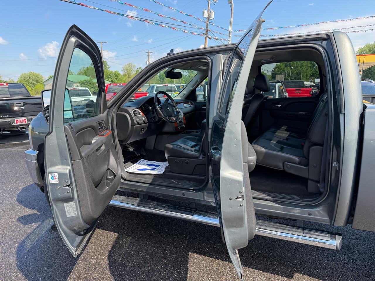 Chevrolet Silverado 2500HD 4WD Crew Cab 153.7" LTZ 2011