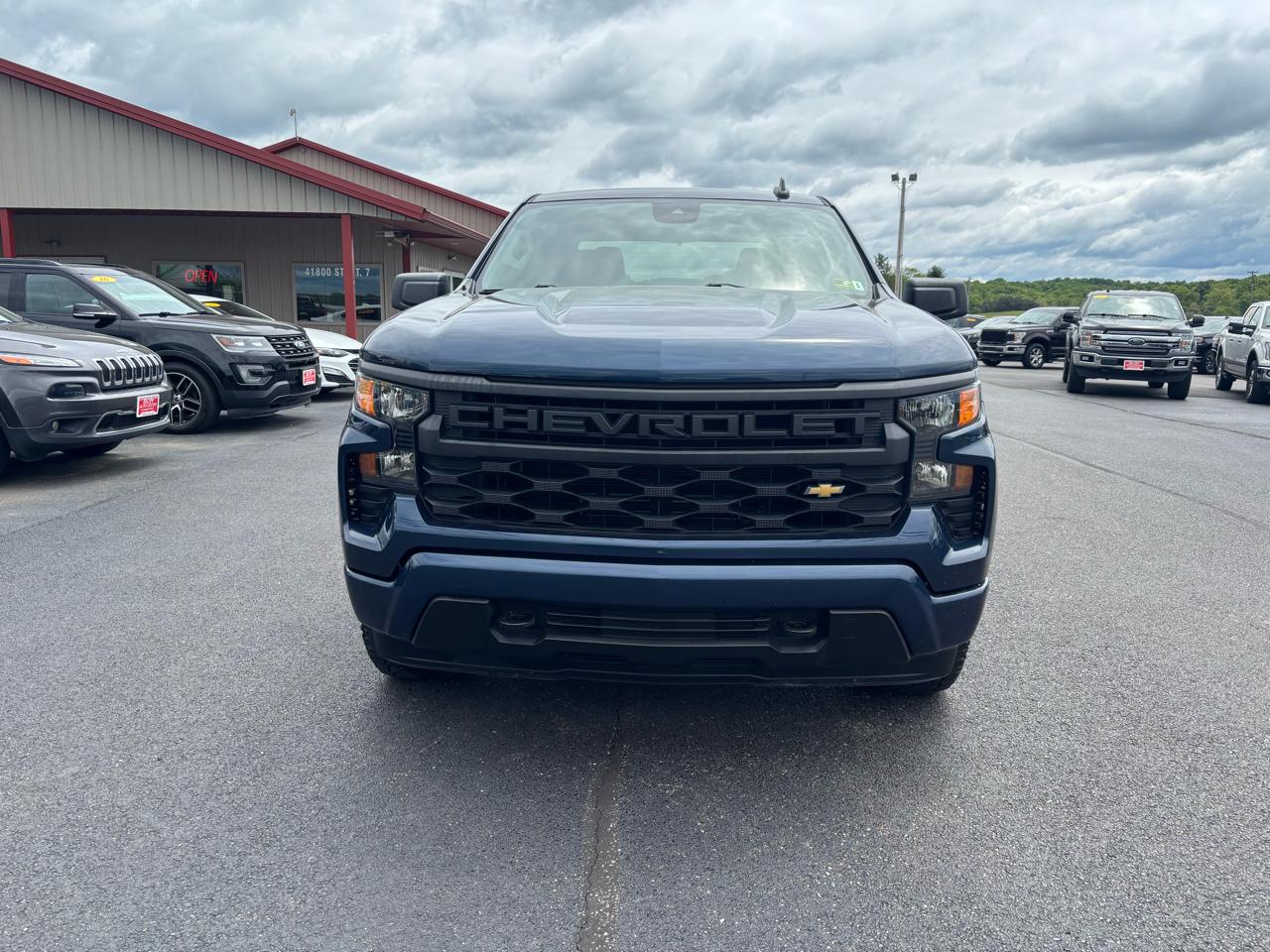Chevrolet Silverado 1500 4WD Crew Cab 147" Custom 2022
