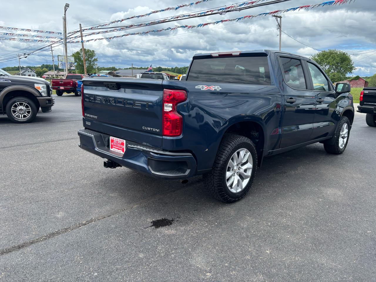 Chevrolet Silverado 1500 4WD Crew Cab 147" Custom 2022