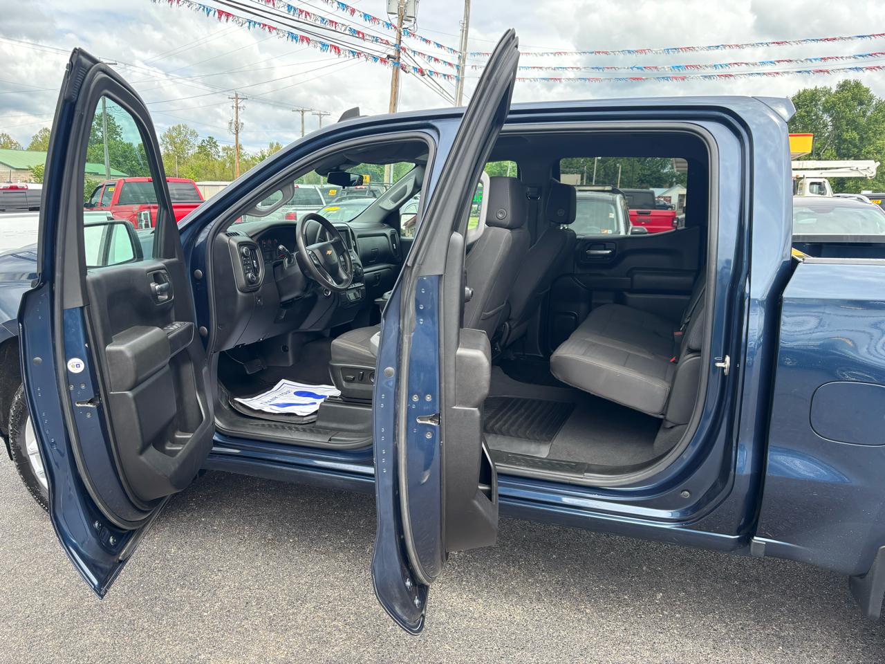 Chevrolet Silverado 1500 4WD Crew Cab 147" Custom 2022