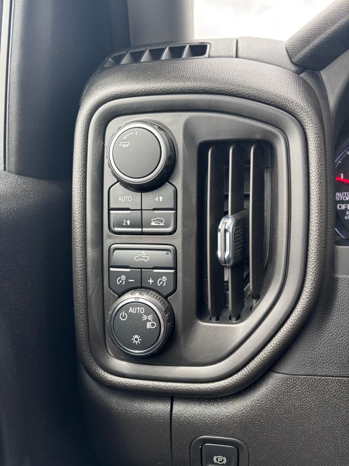 Chevrolet Silverado 1500 4WD Crew Cab 147" Custom 2022