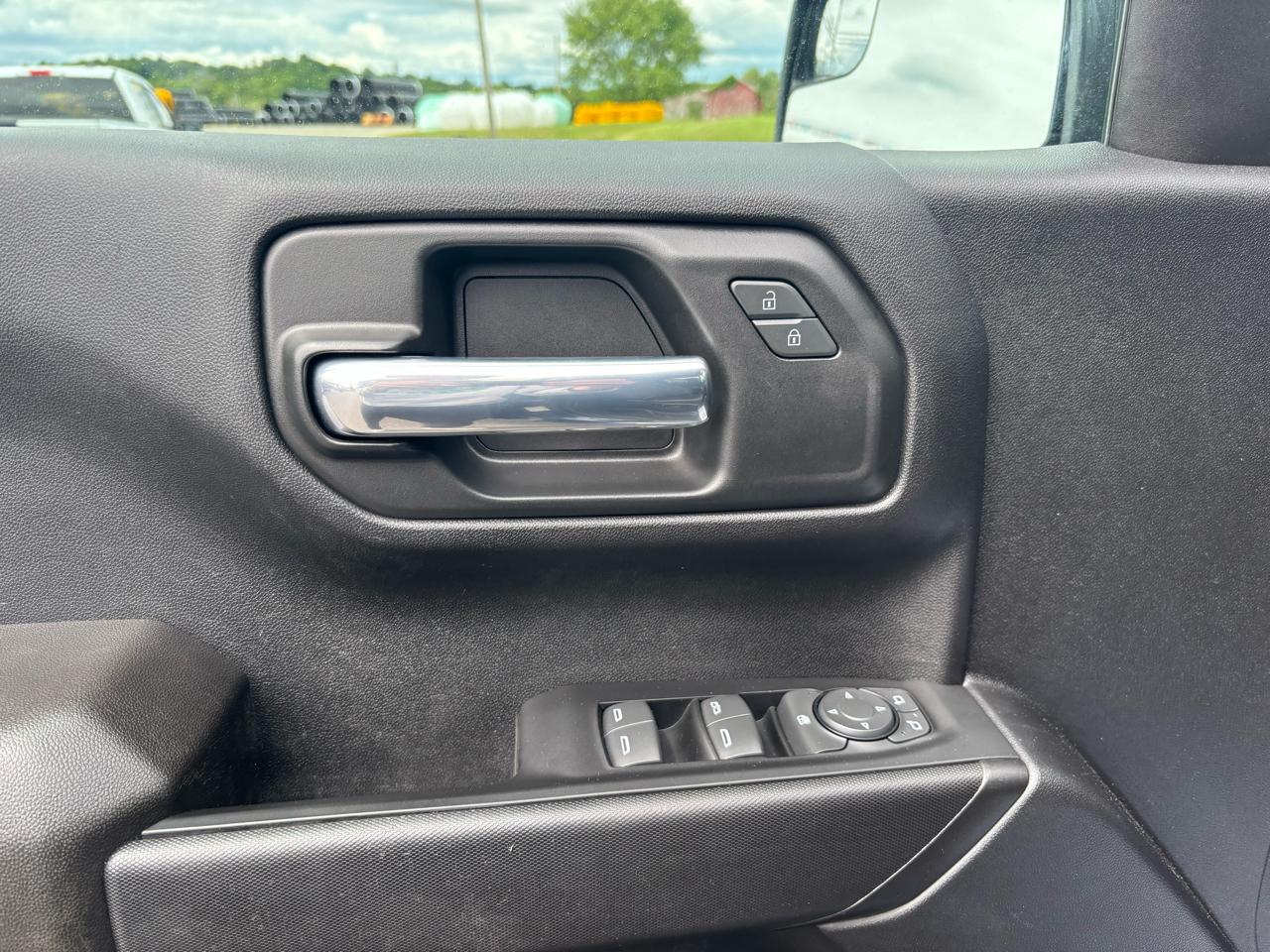 Chevrolet Silverado 1500 4WD Crew Cab 147" Custom 2022