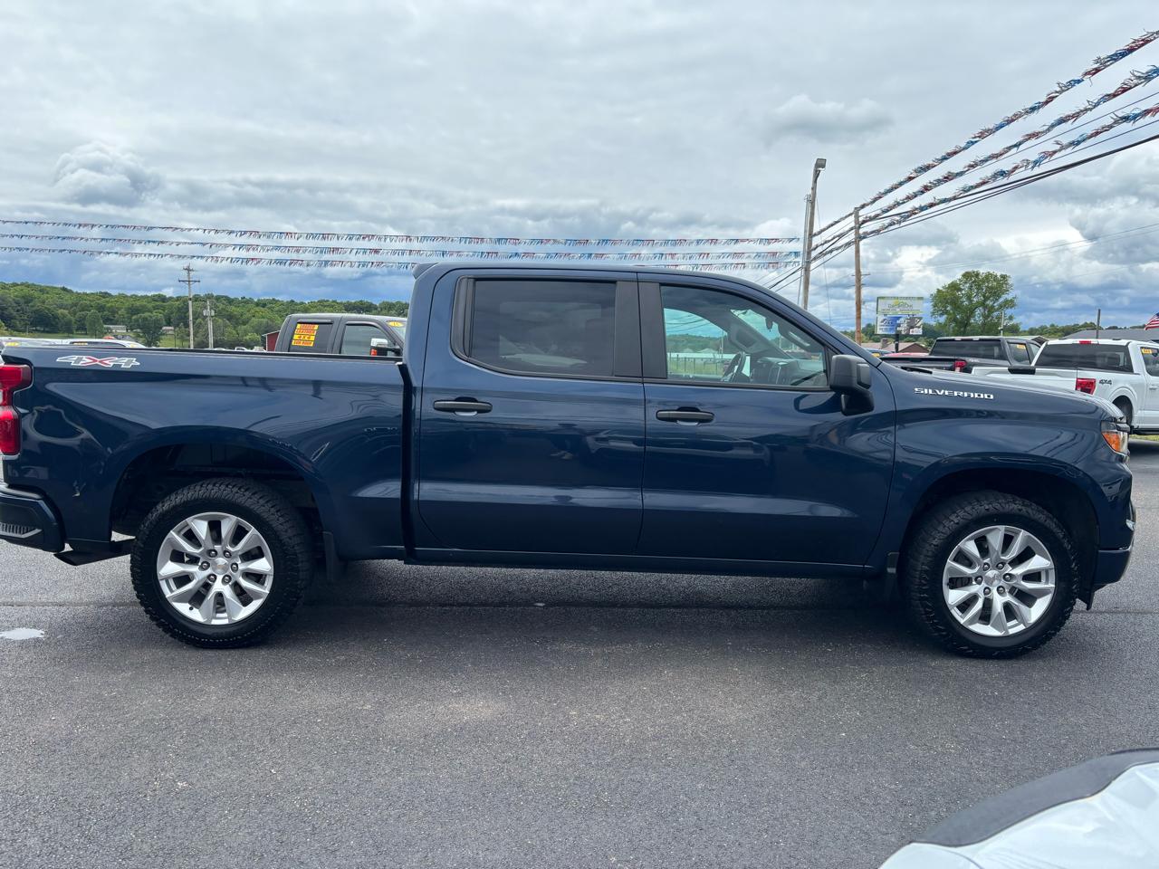 Chevrolet Silverado 1500 4WD Crew Cab 147" Custom 2022