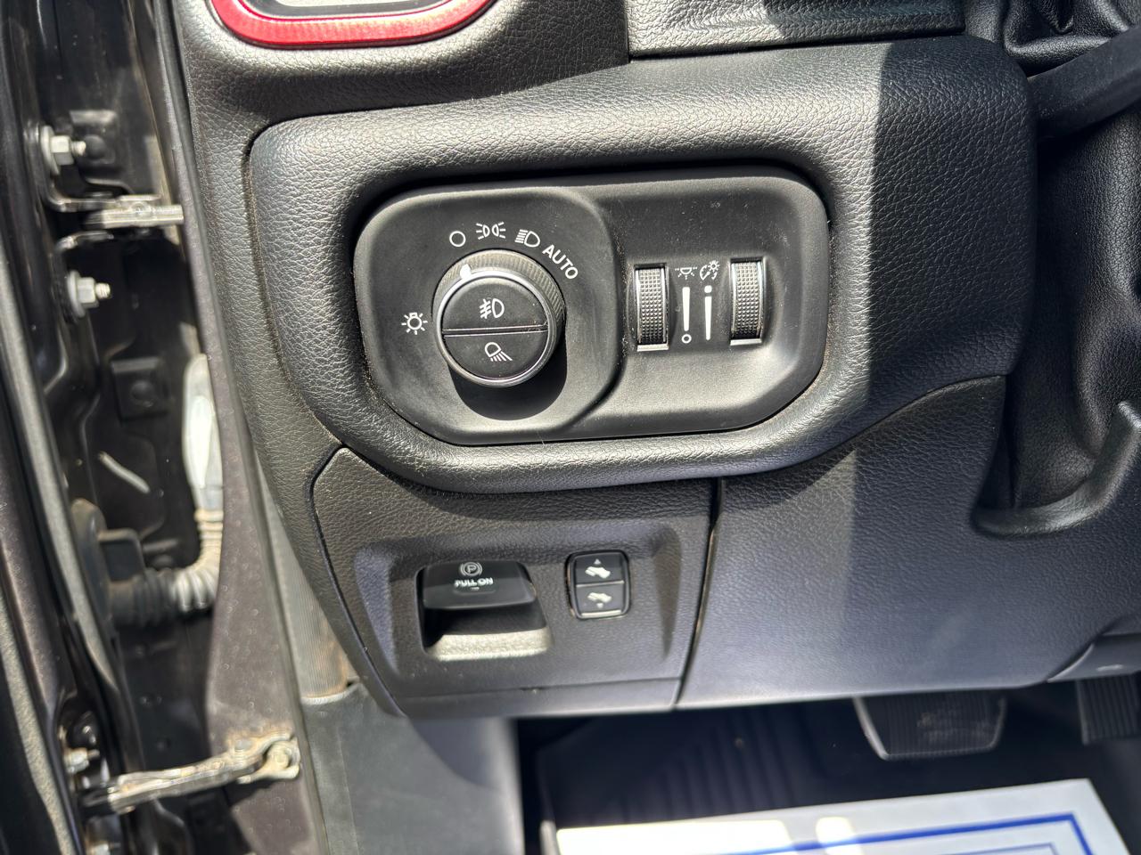 RAM 1500 4WD Crew Cab 140.5" Rebel 2019