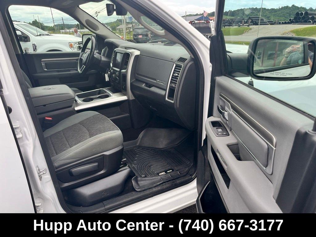 RAM 1500 Big Horn 4x4 Crew Cab 5'7" Box 2017