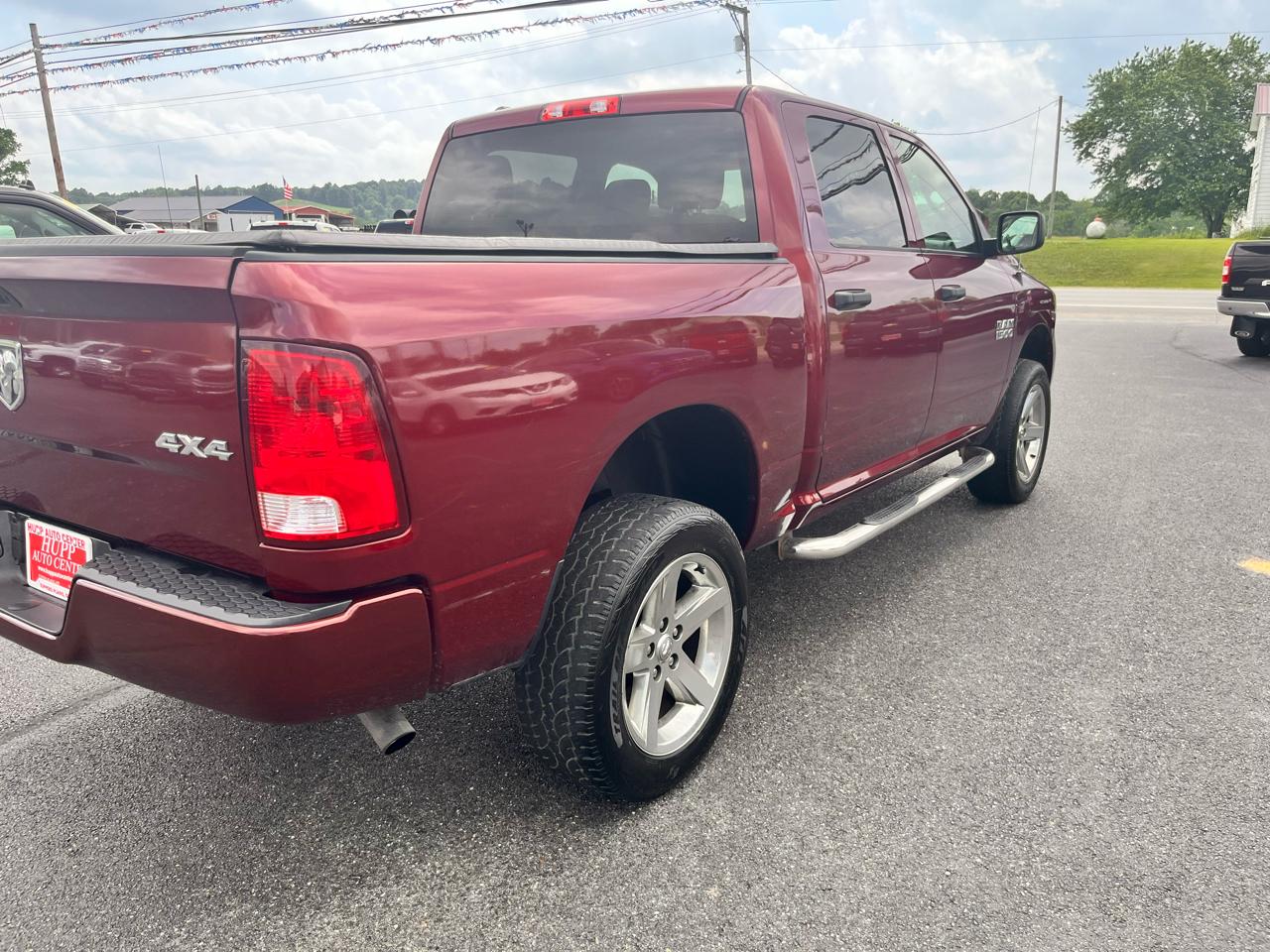 RAM 1500 Express 4x4 Crew Cab 5'7" Box 2017