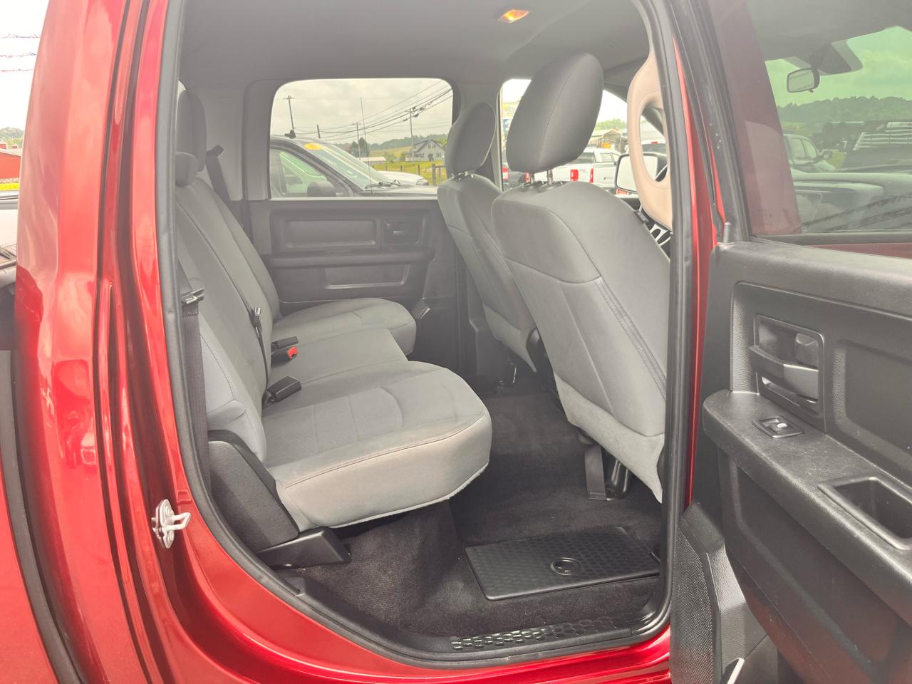 RAM 1500 Express 4x4 Crew Cab 5'7" Box 2017