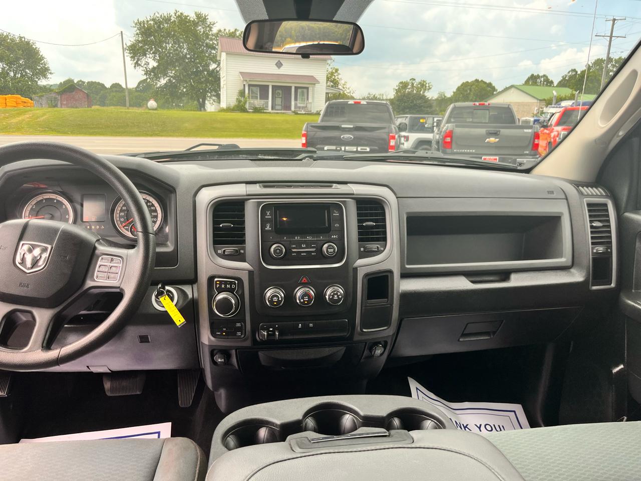 RAM 1500 Express 4x4 Crew Cab 5'7" Box 2017