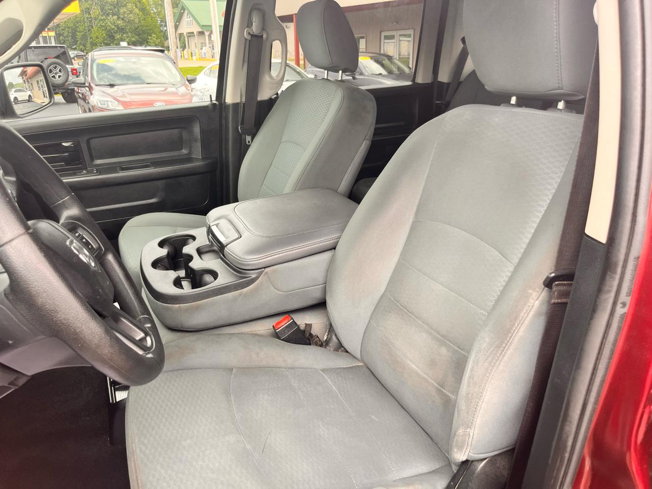 RAM 1500 Express 4x4 Crew Cab 5'7" Box 2017