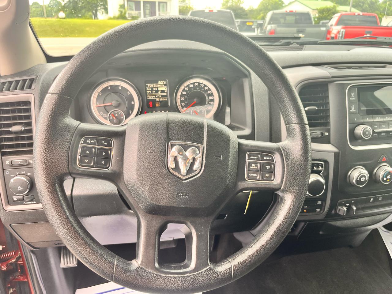 RAM 1500 Express 4x4 Crew Cab 5'7" Box 2017