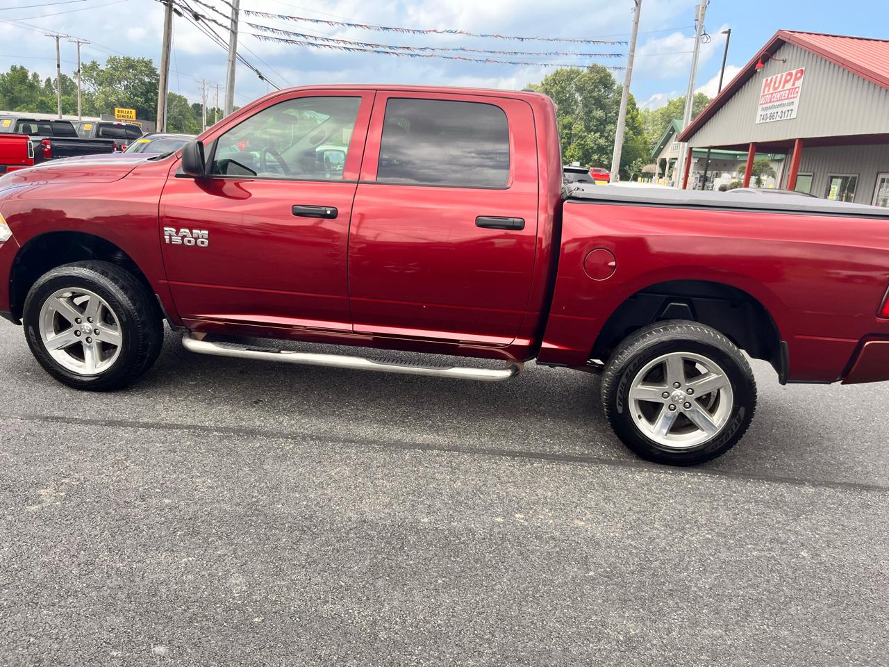 RAM 1500 Express 4x4 Crew Cab 5'7" Box 2017