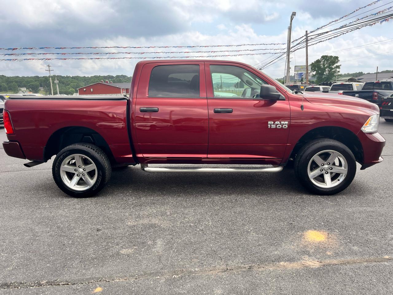 RAM 1500 Express 4x4 Crew Cab 5'7" Box 2017