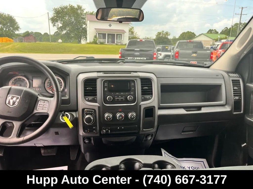RAM 1500 Express 4x4 Crew Cab 5'7" Box 2017