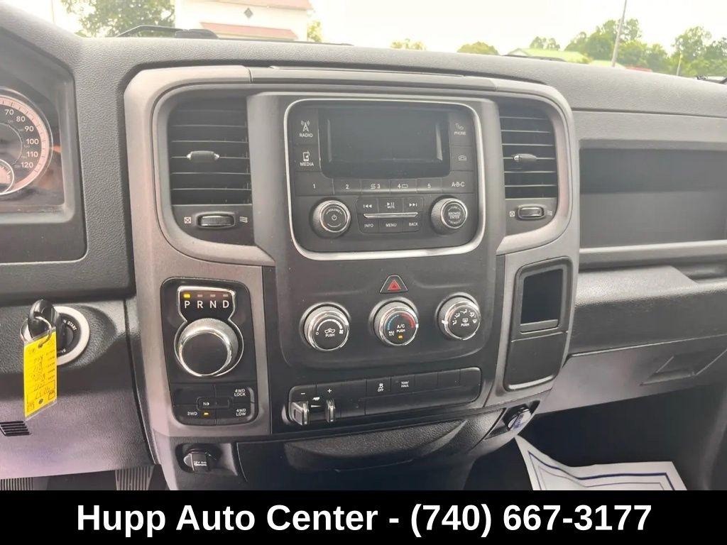 RAM 1500 Express 4x4 Crew Cab 5'7" Box 2017