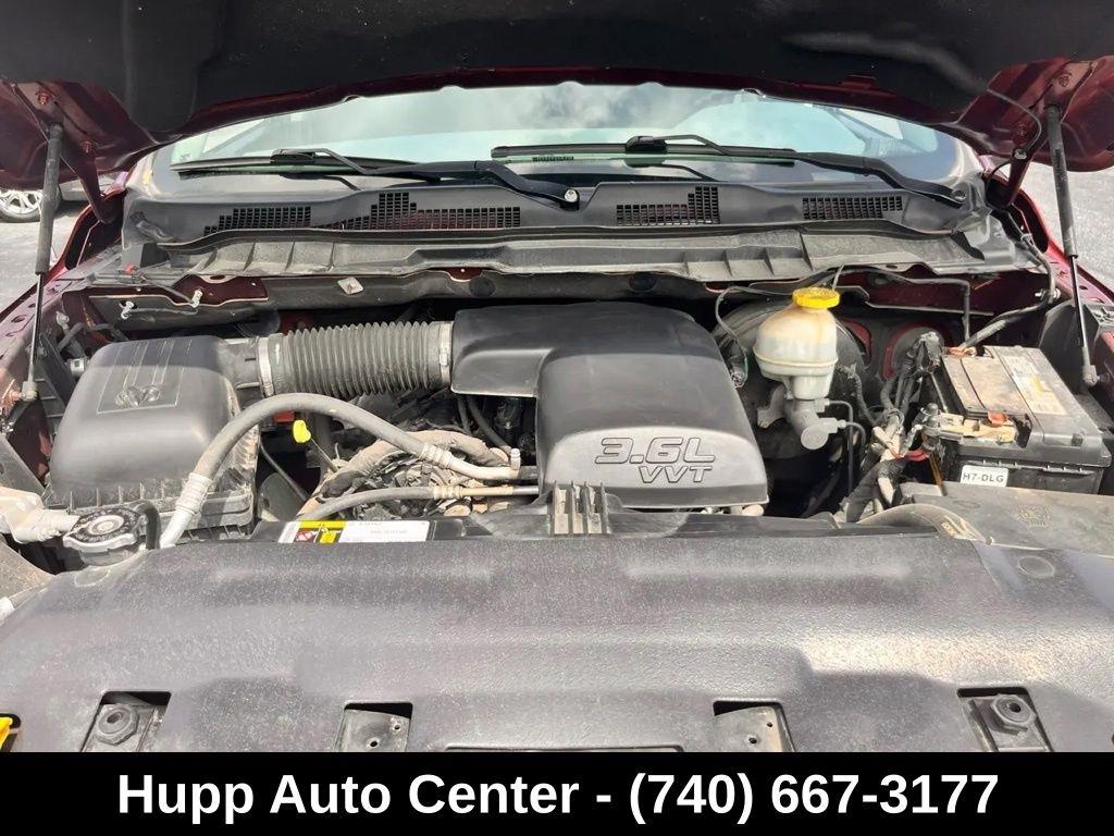 RAM 1500 Express 4x4 Crew Cab 5'7" Box 2017