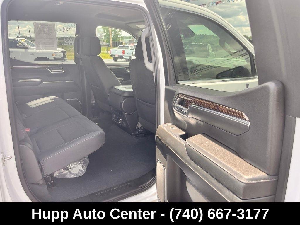 GMC Sierra 1500 4WD Crew Cab 157" SLE 2024