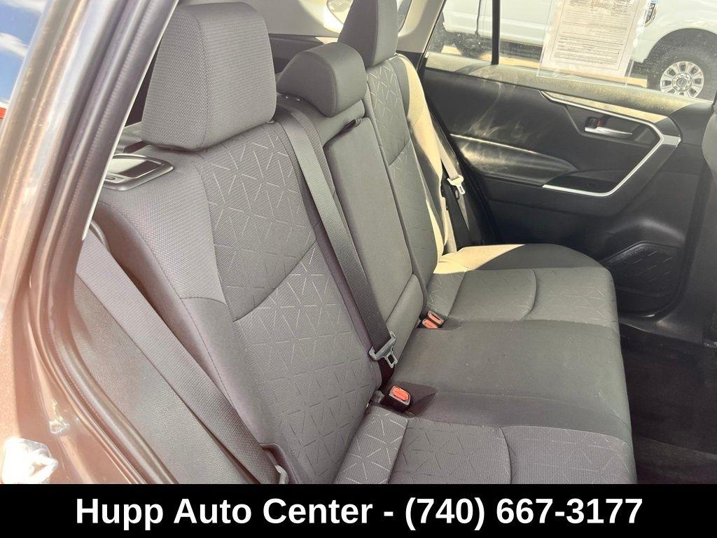 Toyota RAV4 Hybrid XLE AWD (Natl) 2024