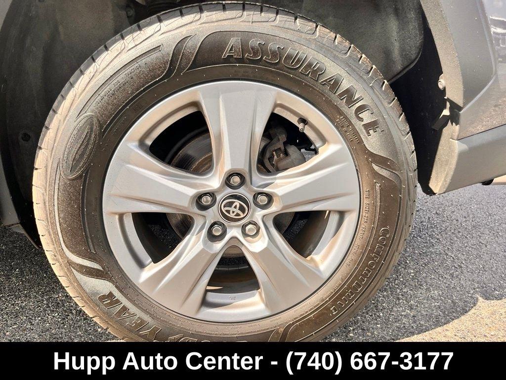 Toyota RAV4 Hybrid XLE AWD (Natl) 2024