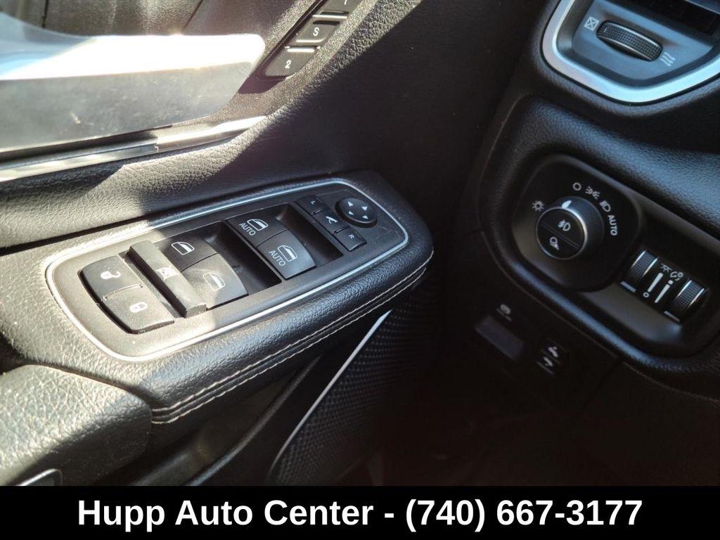 RAM 1500 Laramie 4x4 Crew Cab 5'7" Box 2022