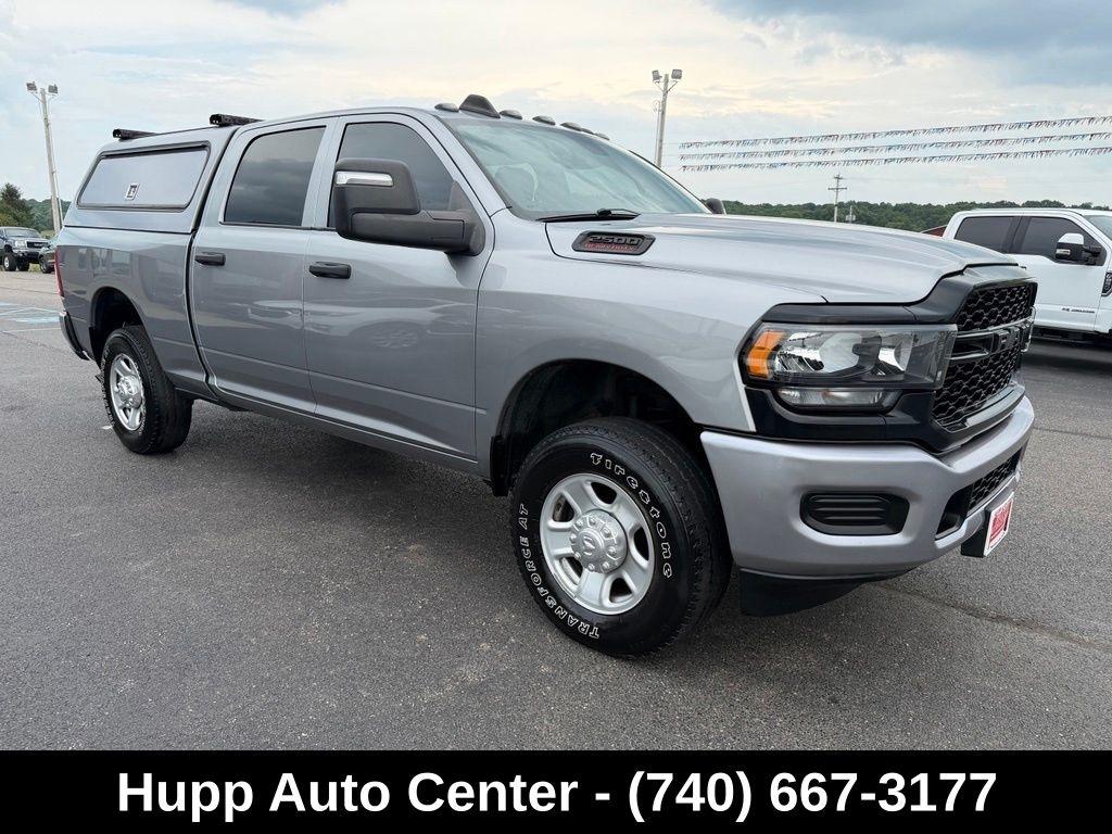 RAM 2500 Tradesman 4x4 Crew Cab 6'4" Box 2023