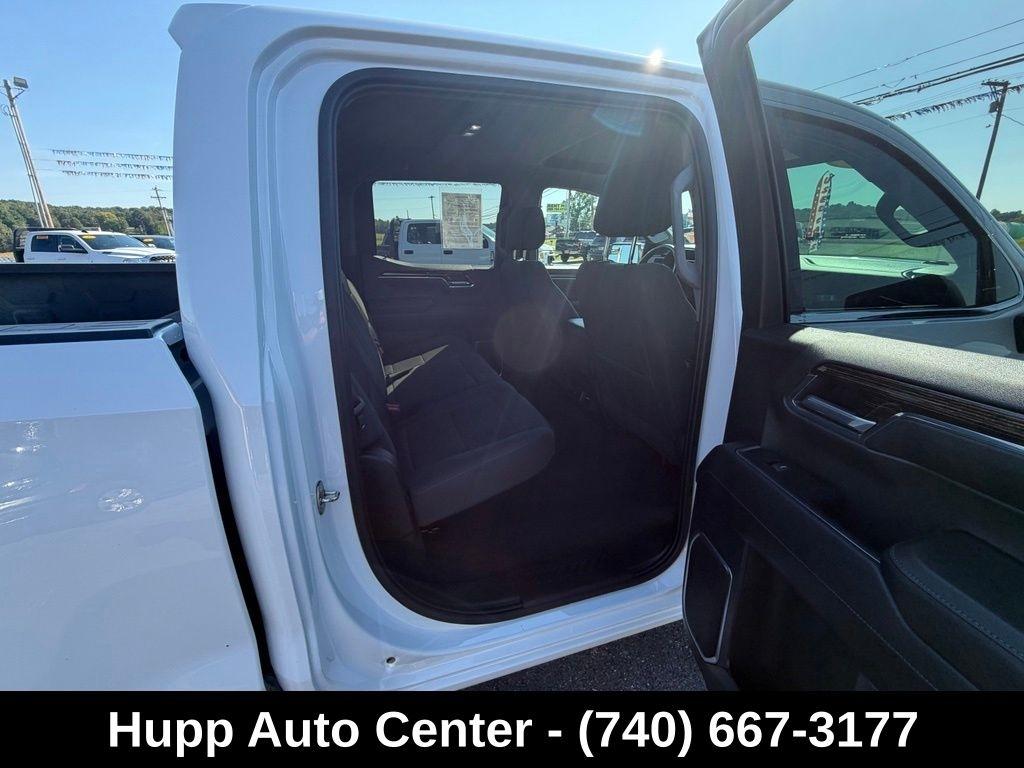 GMC Sierra 1500 4WD Crew Cab 147" SLE 2023