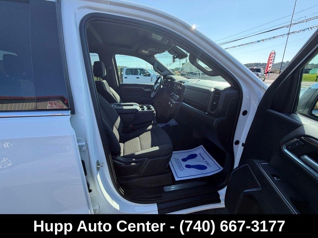GMC Sierra 1500 4WD Crew Cab 147" SLE 2023
