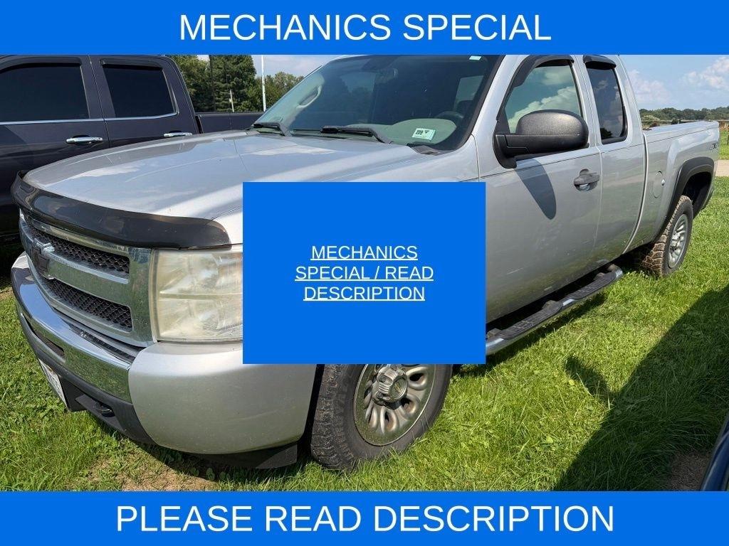 2011 Chevrolet Silverado 1500 4WD Ext Cab 143.5" LS